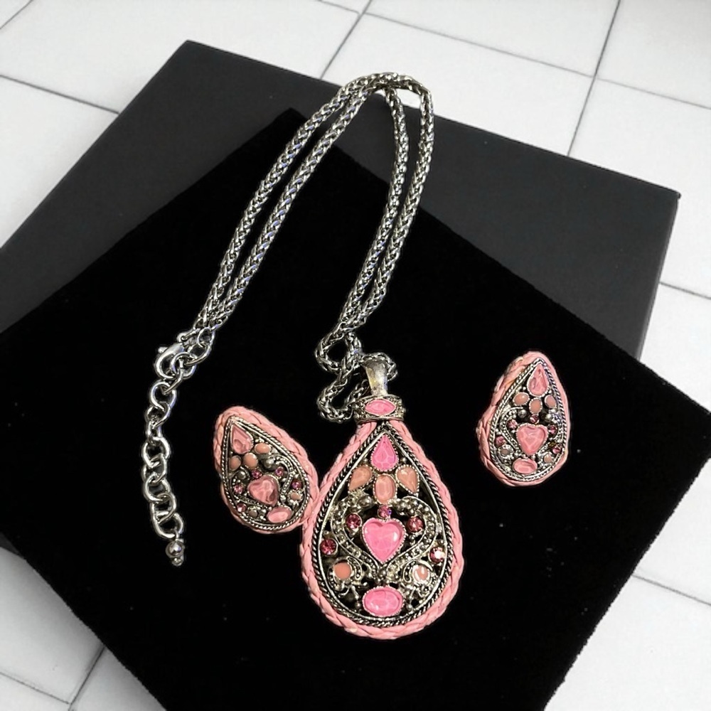Vintage “Best” Signed Teardrop Pendant with Rhinestones Silver Chain Set